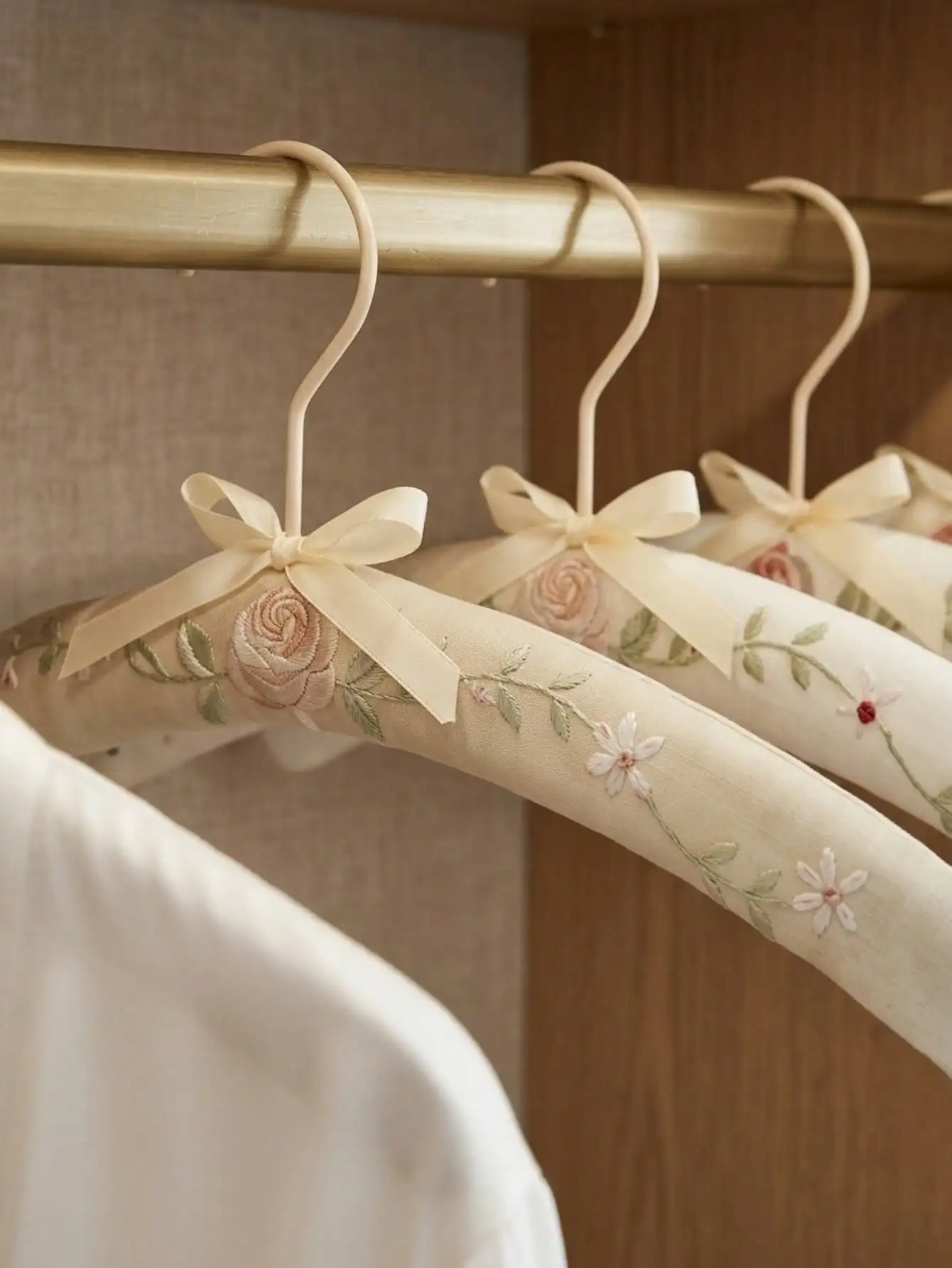 Embroidery-Covered Hanging Rac - Embroidery Gift recensie en prijs
